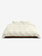 Serinia Bettwäsche Set Creme auf einem Bett