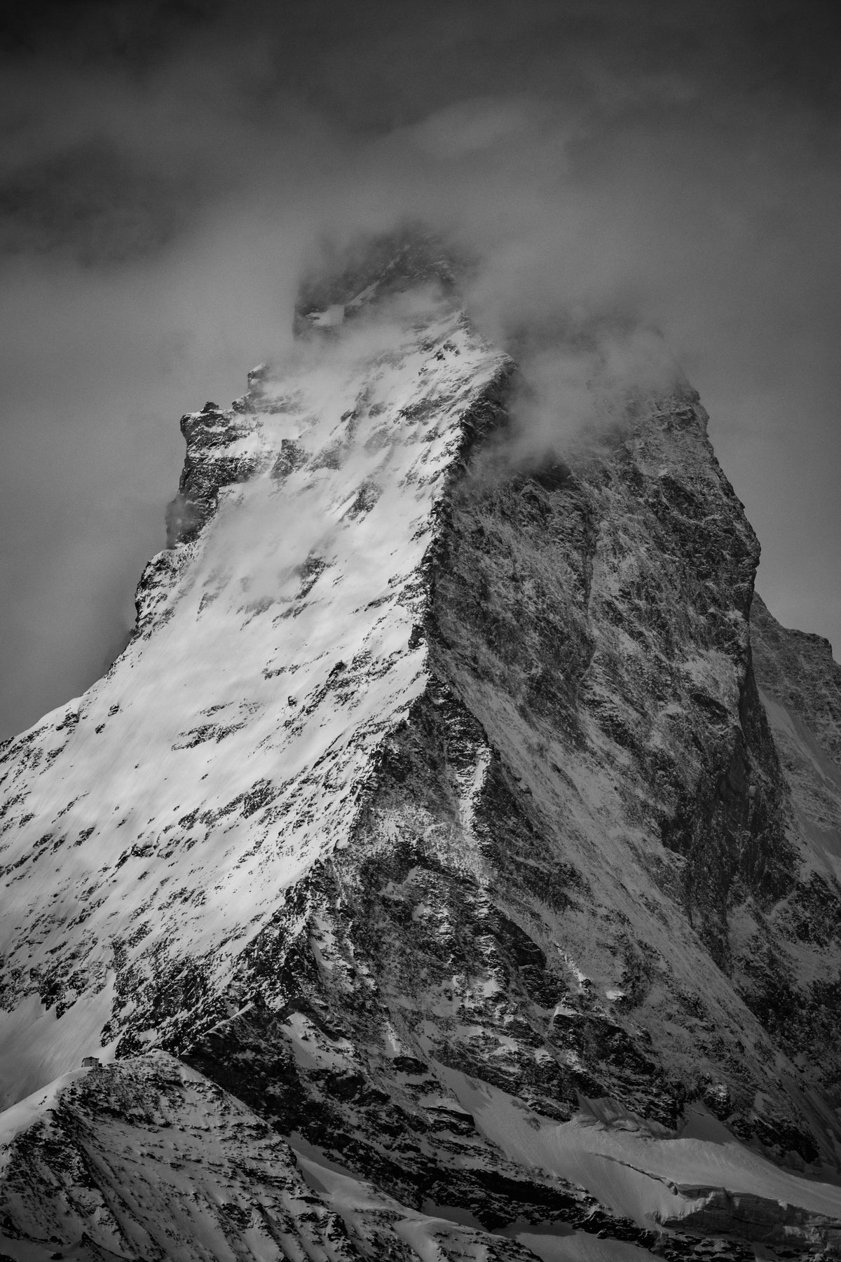 Das Matterhorn in Schwarzweiss, Wolken am Gipfel